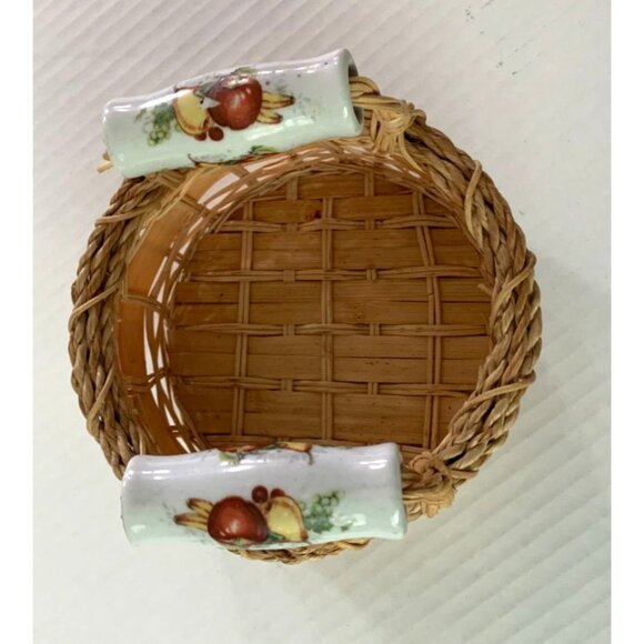 Apple Woven Wicker Round Basket with Handles 6.5 in diam 5 in tall - Picture 2 of 5